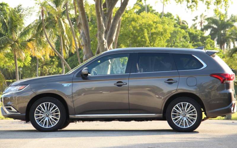 Comparison - Mitsubishi Outlander PHEV GT 2020 - vs - Hyundai Palisade ...